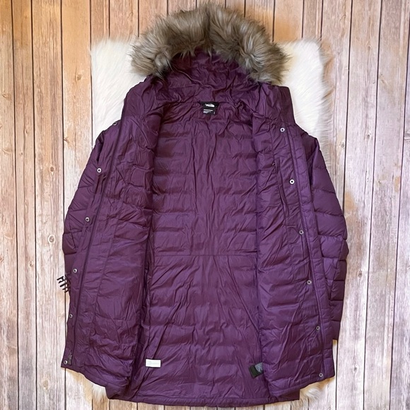 The North Face Women’s Transverse Belted Parka In Blackberry Wine - Picture 6 of 10
